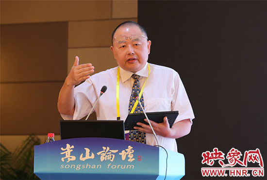 清華大學(xué)國學(xué)院副院長劉東演講。