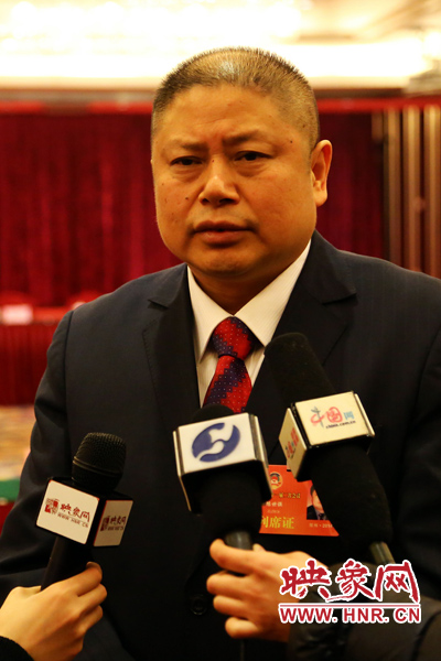 全國政協(xié)委員，河南弘昌集團(tuán)、信陽毛尖集團(tuán)董事長陳世強(qiáng)