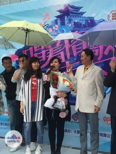 海波瞞著妻子，請來妻子的家人，耿梅驚喜感動，喜極而泣~