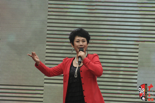 著名豫劇表演藝術(shù)家魏俊英現(xiàn)場演唱豫劇《紅菊》選段“十祝?！?、《五世請纓》選段“先王爺封我是個長壽星”