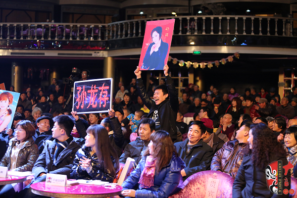 2012河南電臺戲曲廣播《票友排行榜》河南十大名票部分親友團為親友吶喊歡呼 2012河南電臺戲曲廣播《票友排行榜》河南十大名票部分親友團為親友吶喊歡呼