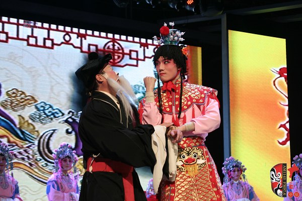 票友版豫劇《三哭殿》精彩上演