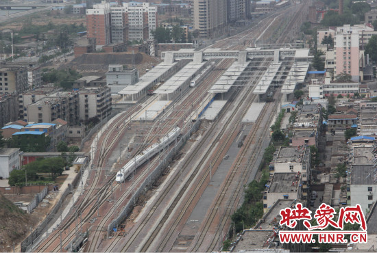 本次運(yùn)行試驗(yàn)由2列CRH2A型動(dòng)車組擔(dān)當(dāng)，計(jì)劃試驗(yàn)速度為每小時(shí)200公里。