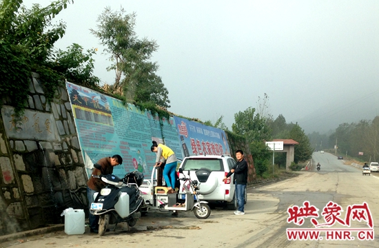 市民爭(zhēng)灌山泉水