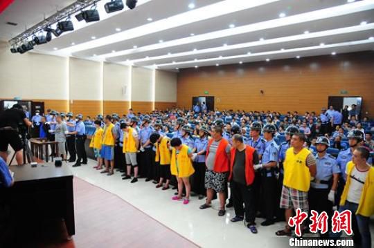 徐州市中級(jí)人民法院召開(kāi)毒品犯罪案件集中宣判大會(huì),11名被告人被判處死刑、無(wú)期徒刑和有期徒刑不等。