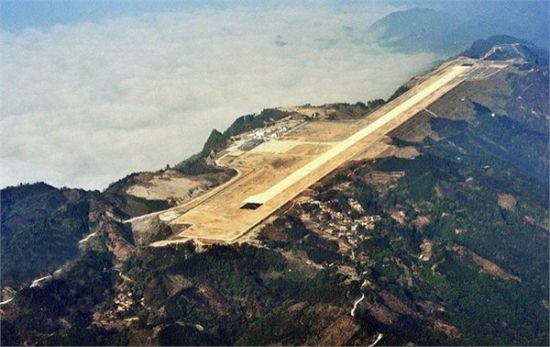 廣西河池機(jī)場航拍圖