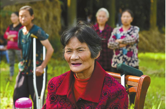 七旬老人狀告四子女，要求他們常回家看看
