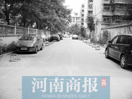 城市公共道路，成了很多人的“停車場(chǎng)” 記者 邱曉峰/攝