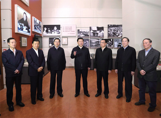 年11月29日，新一屆中共中央政治局常委到國(guó)家博物館參觀《復(fù)興之路》展覽時(shí)