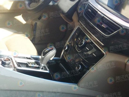 吉利帝豪EC9高配車型內(nèi)飾諜照