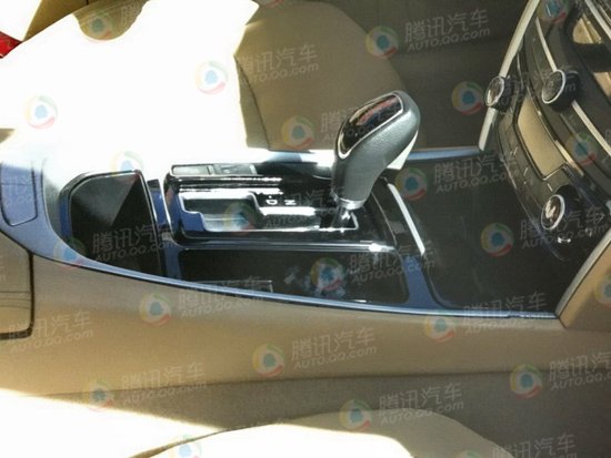 吉利帝豪EC9低配車型內(nèi)飾諜照