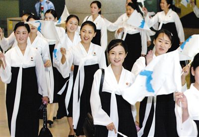 2005年9月，結(jié)束亞洲田徑錦標賽之行的朝鮮拉拉隊。