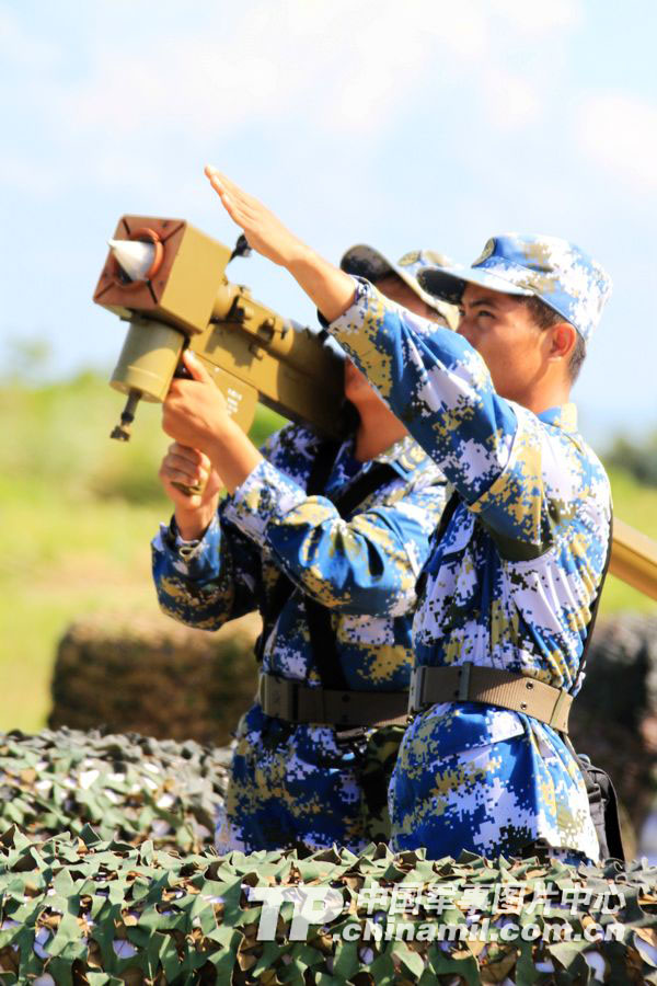 中國海軍陸戰(zhàn)旅著眼使命任務(wù) 演練多型號火炮射擊