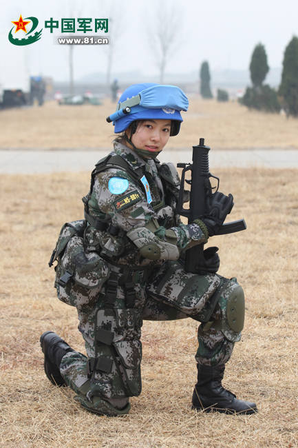 中國首支維和步兵營女兵班精彩亮相